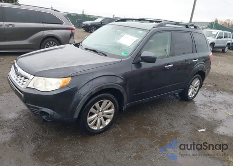 2011 Subaru Forester 2.5X Premium из США, поврежденный, VIN JF2SHADC8BH778760